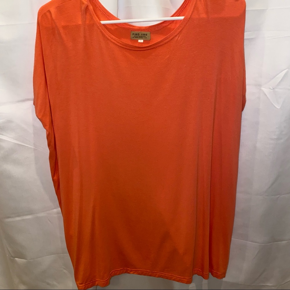 Piko: Size M: Coral Short Rolled Sleeve Top